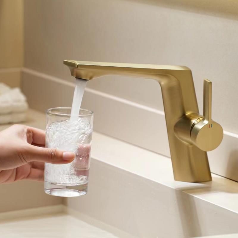 拉丝金轻奢洗脸盆水龙头卫生间北欧浴室柜面盆全冷热水龙头铜金色