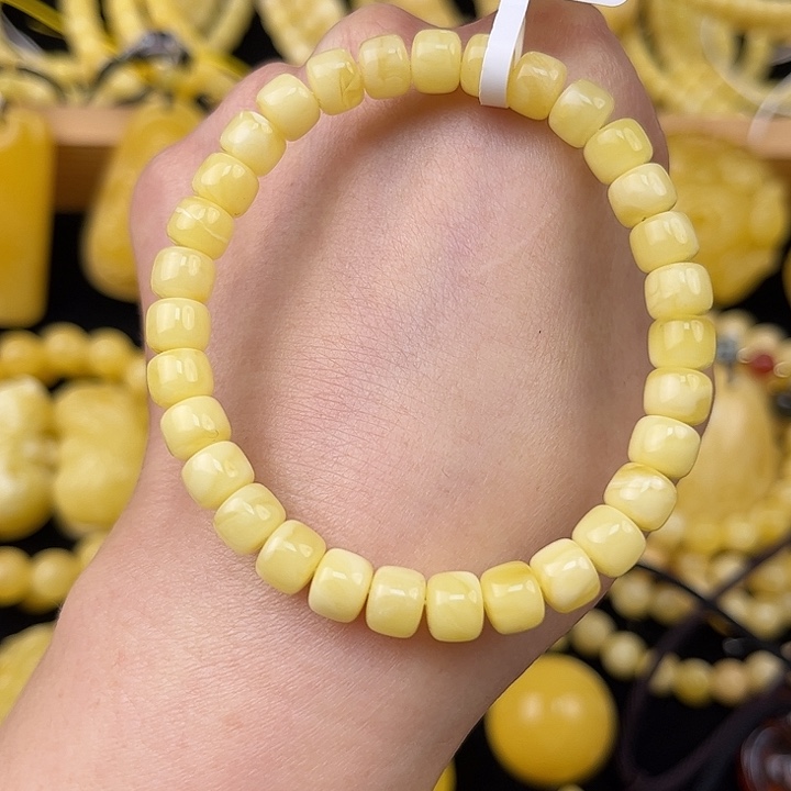 琥珀未镶嵌颈饰琥珀