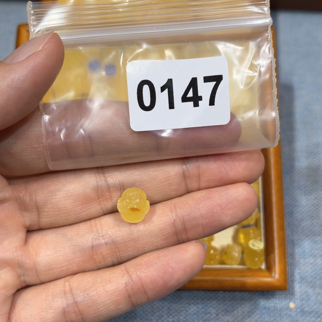 琥珀珠宝奇石未镶嵌