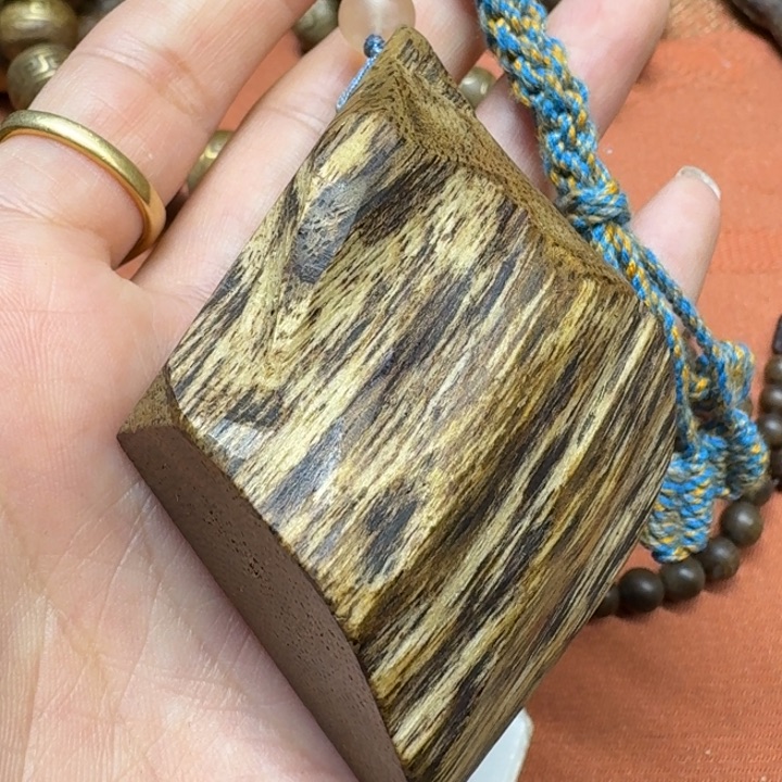 大叶紫檀（黑酸枝木类）