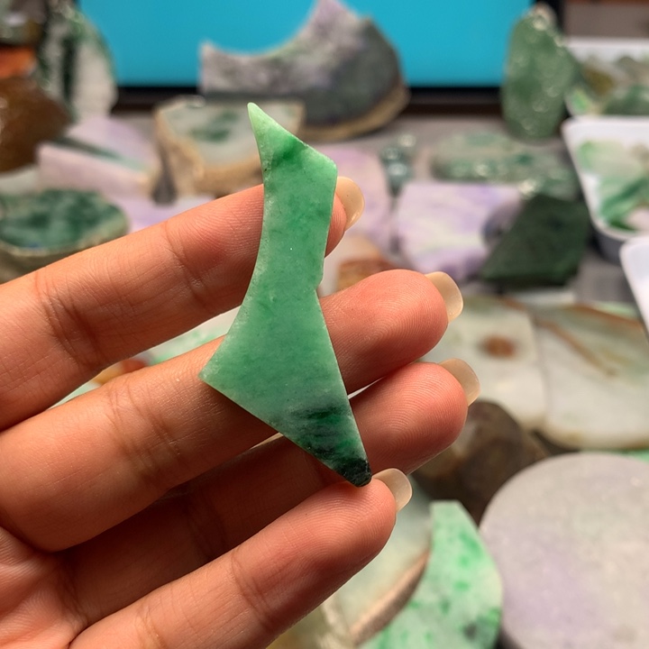 翡翠未镶嵌颈饰翡翠