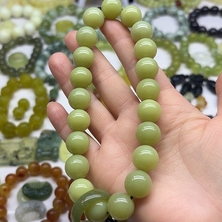 蛇纹石玉手持未镶嵌