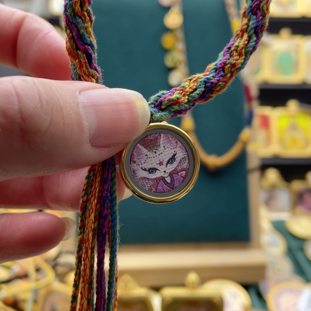 吊坠唐卡等多种形式的艺术