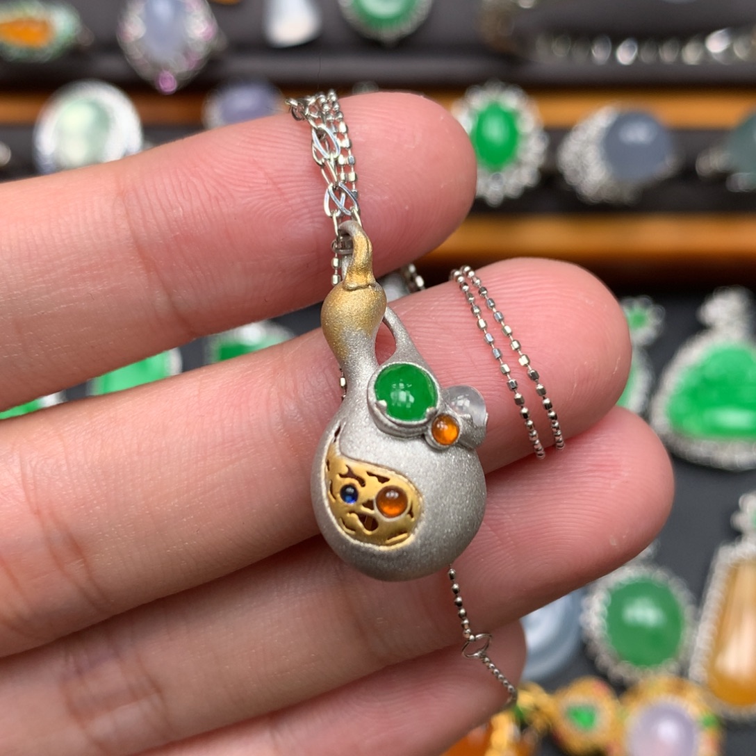 翡翠18K金镶嵌颈饰