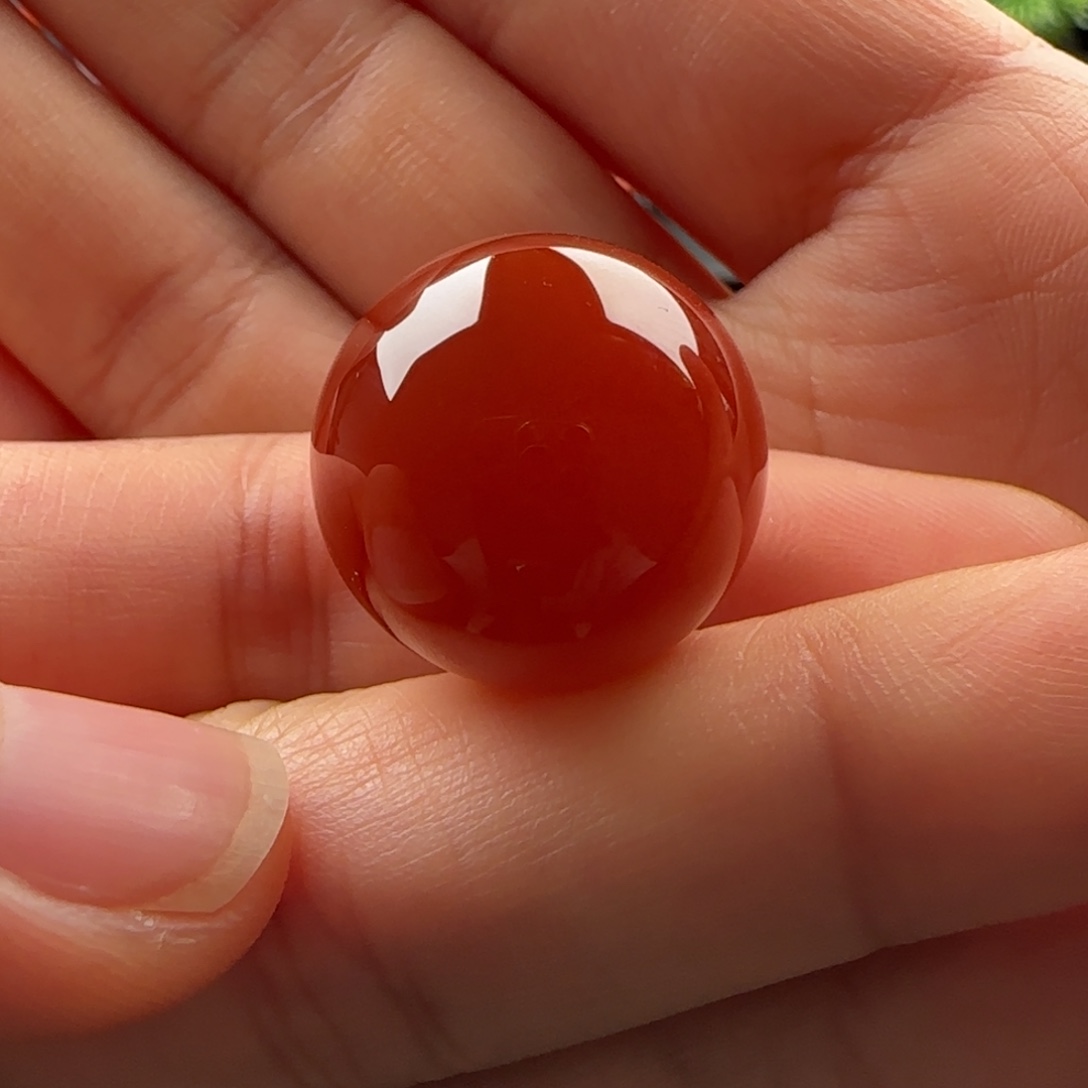 南红玛瑙未镶嵌圆珠：19.7辣椒红偏锦红 满砂无纹 有白纹