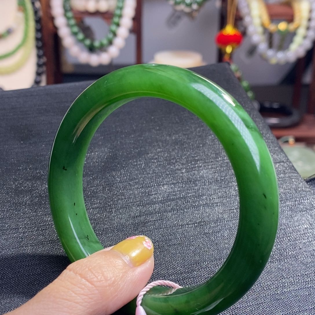 和田玉俄七碧玉老料毕业级手镯56.5圈口未镶嵌