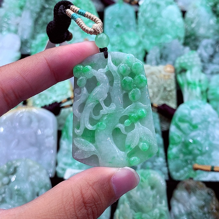 吊坠(不含链)未镶嵌翡翠