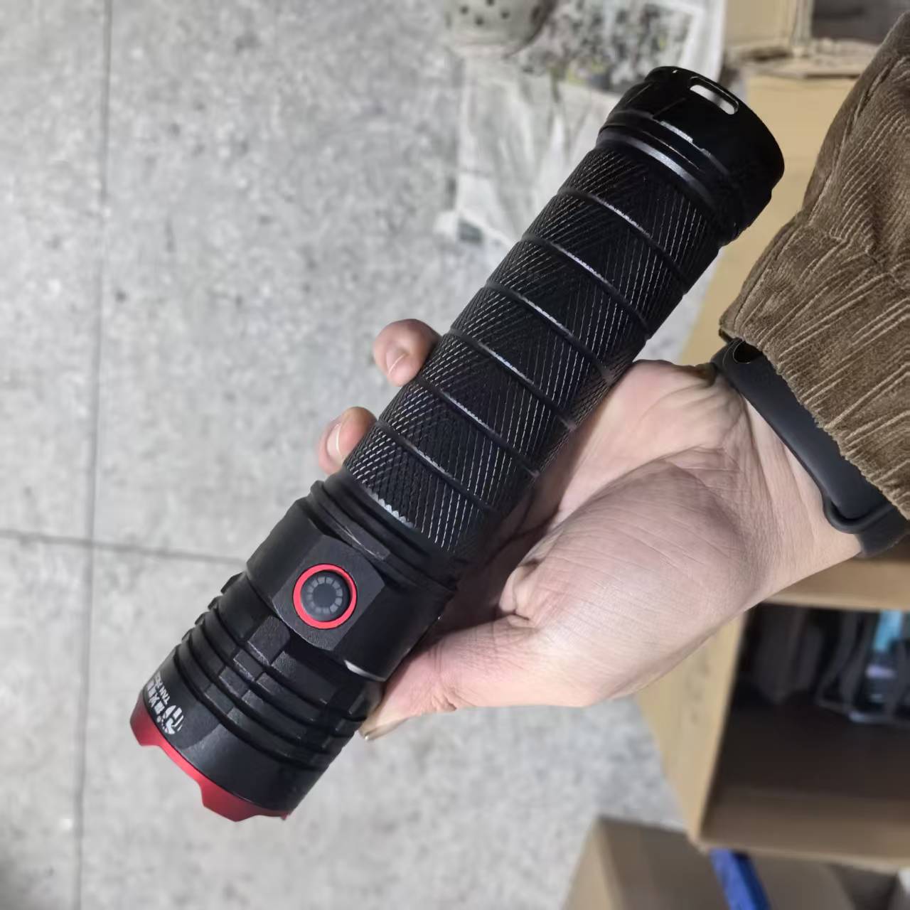 T29-2【可拆卸6节18650】变焦铝合金穿天炮手电筒