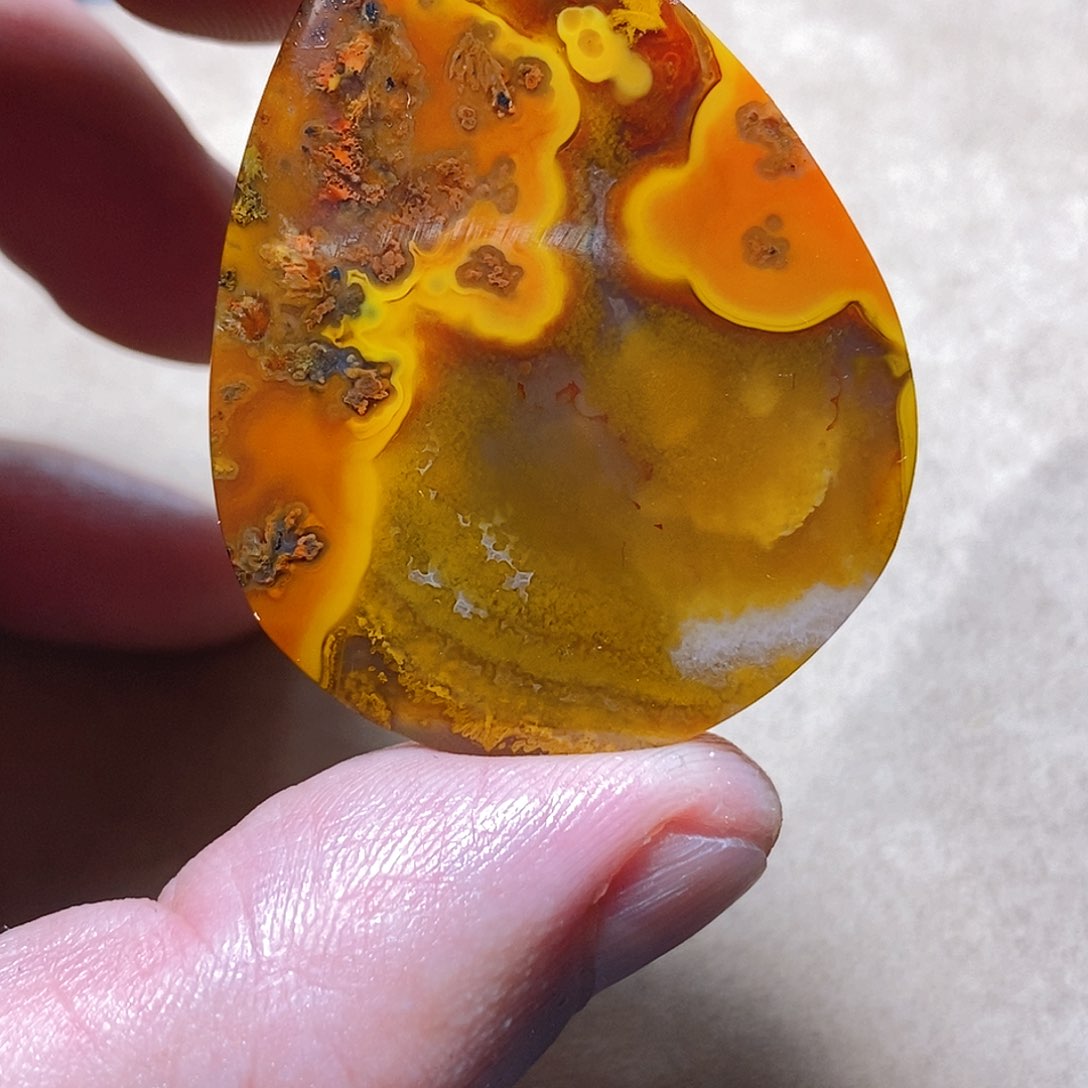 玛瑙/玉髓颈饰未镶嵌烟*