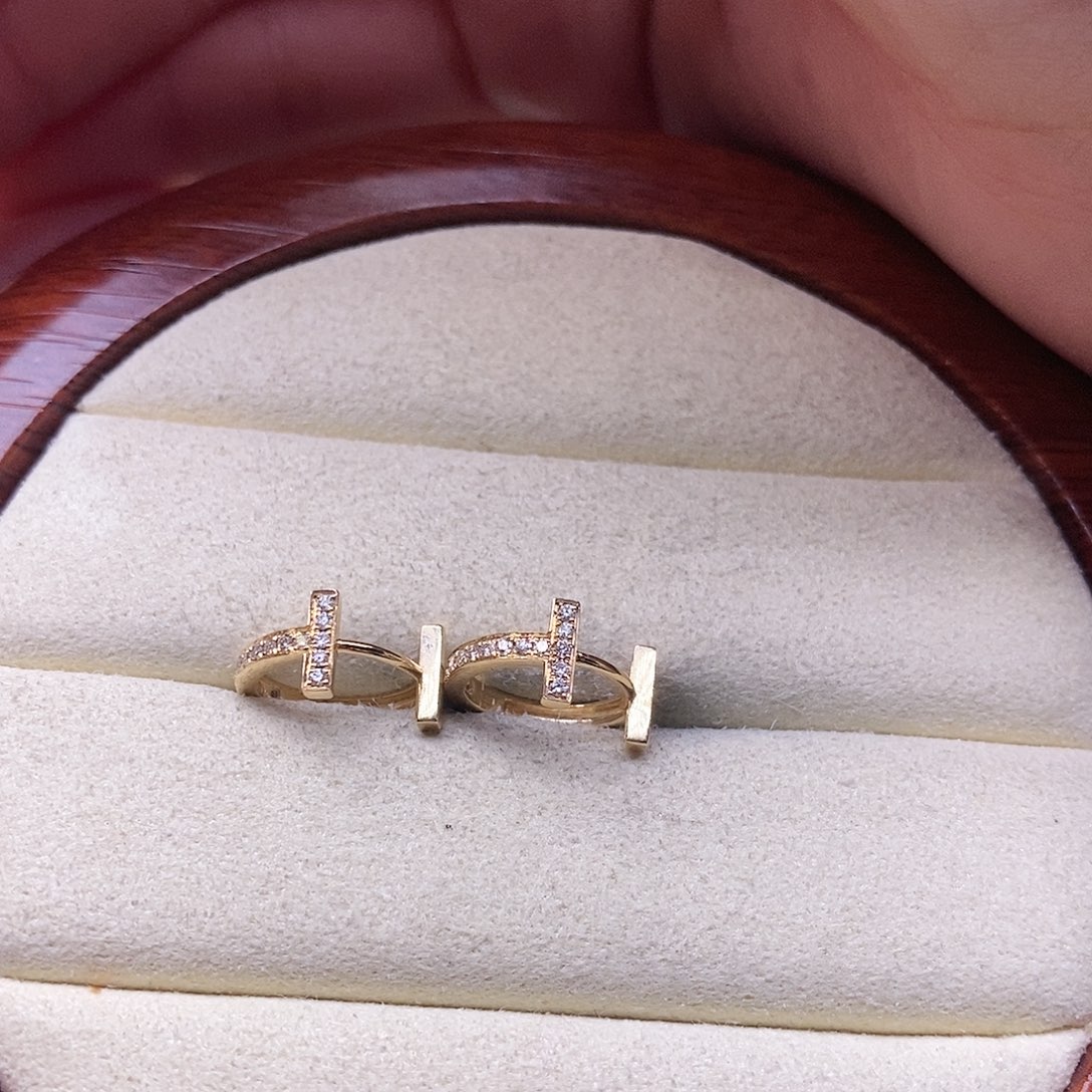 钻石耳饰18K金镶嵌双t耳扣半钻k黄