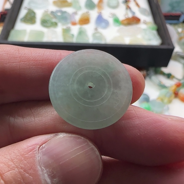 翡翠颈饰未镶嵌冰种特色扣子
