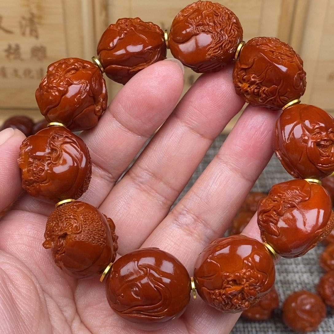 孙***彬橄榄核吊坠十八罗汉