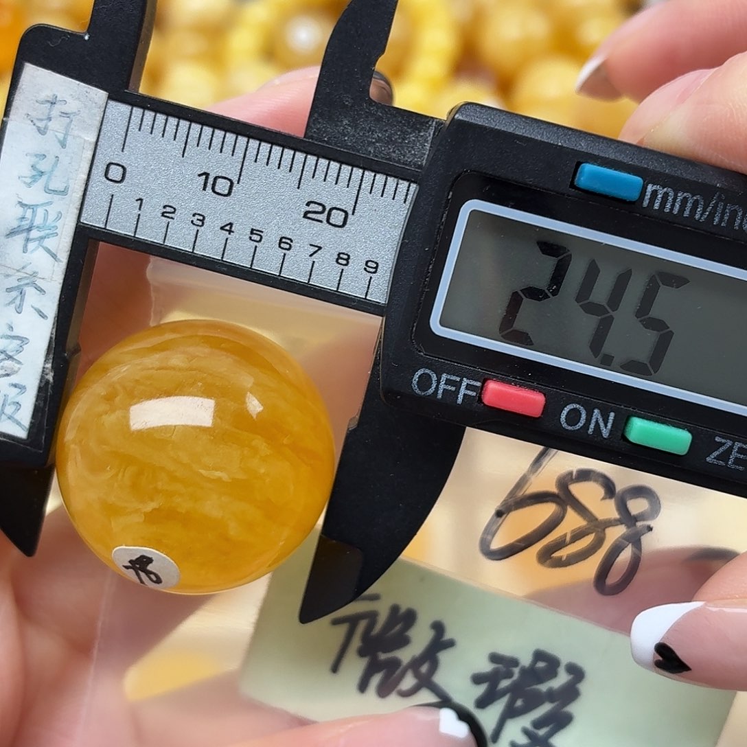 蜜蜡未镶嵌裸石微瑕