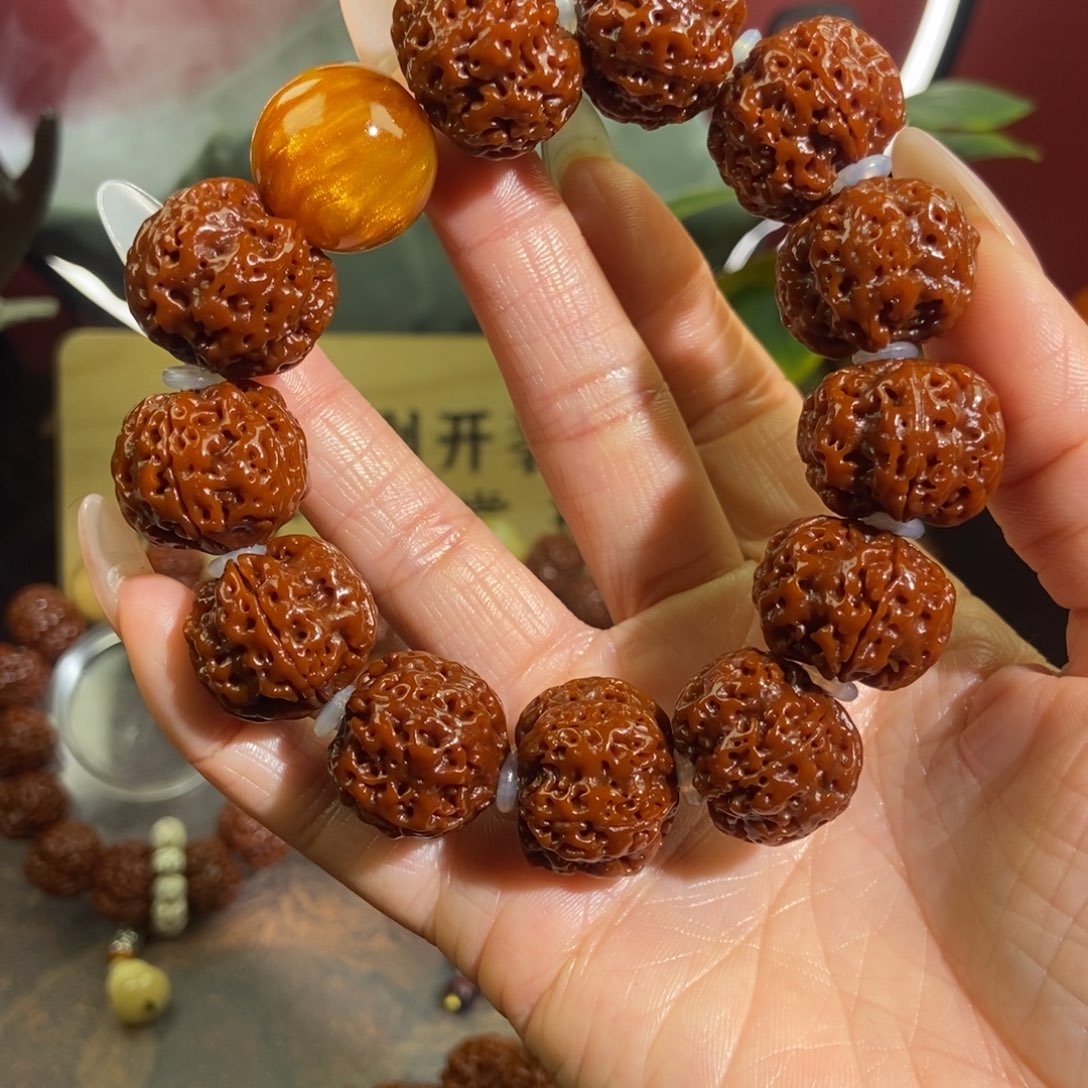 金刚菩提吊坠520。   金。    