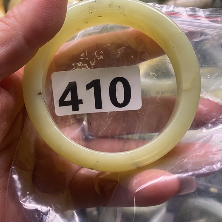 多***菜蛇纹石玉未镶嵌手镯