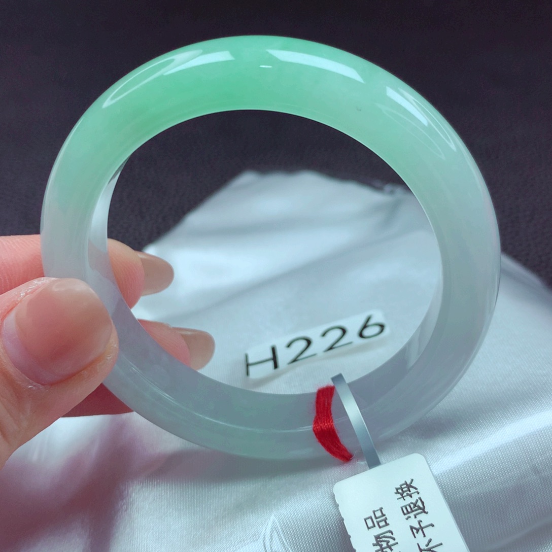 翡翠手镯未镶嵌手镯88