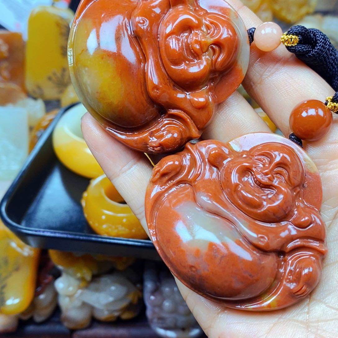 未镶嵌石英质玉（黄龙玉）颈饰