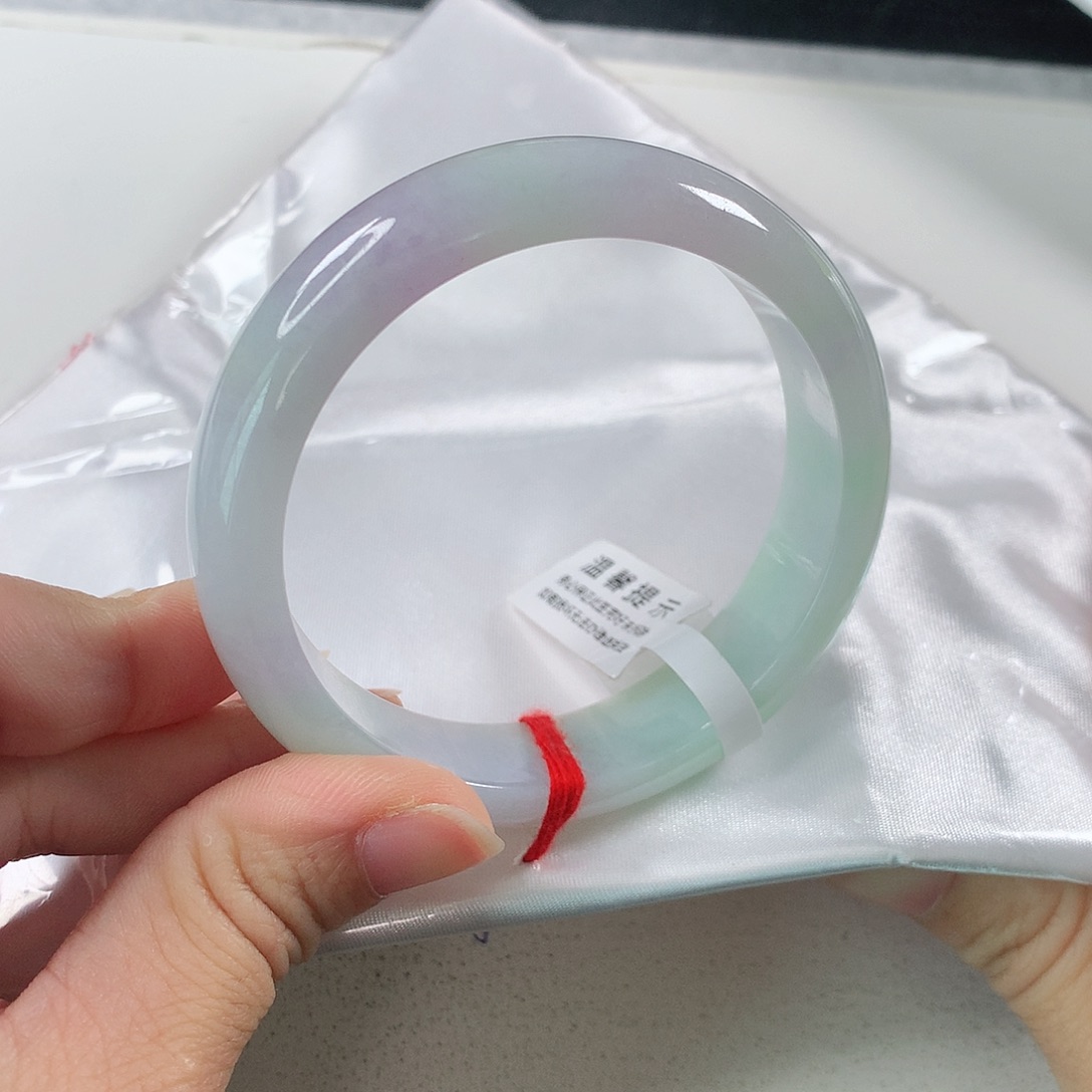 翡翠手镯未镶嵌喜***咪 正圈