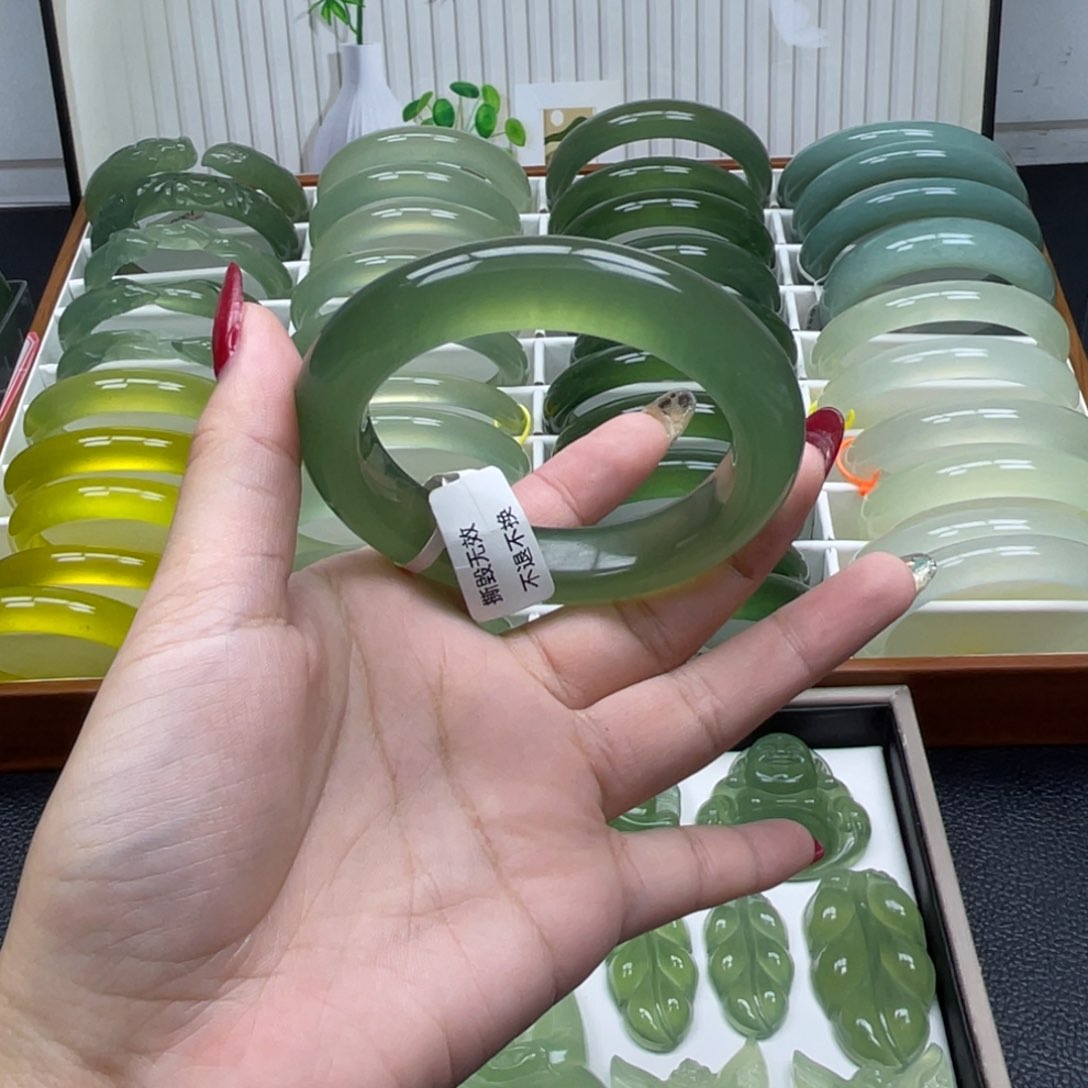 未镶嵌蛇纹石玉手镯