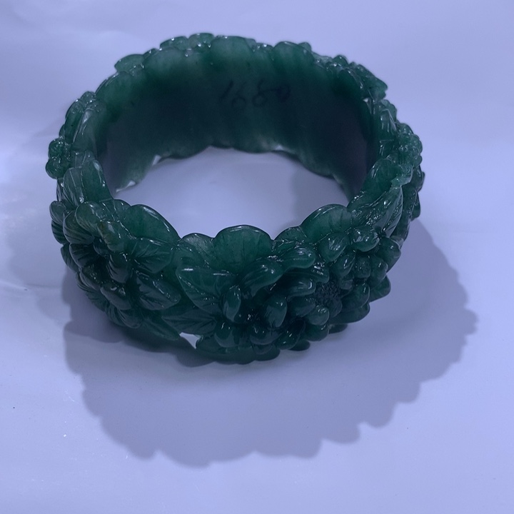 东陵石手镯未镶嵌人****人