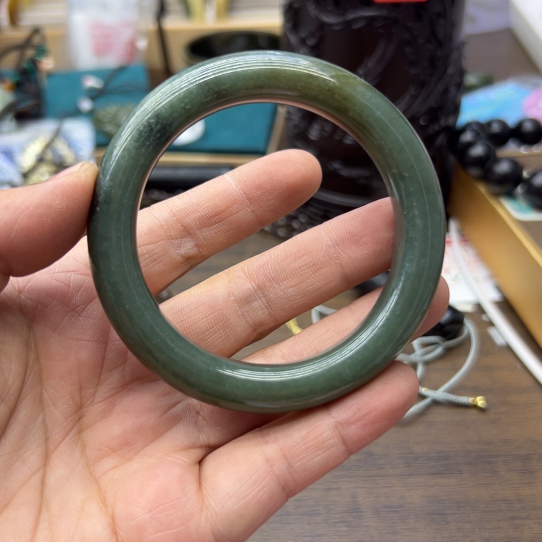 和田玉未镶嵌手镯55.9圈围407瑕