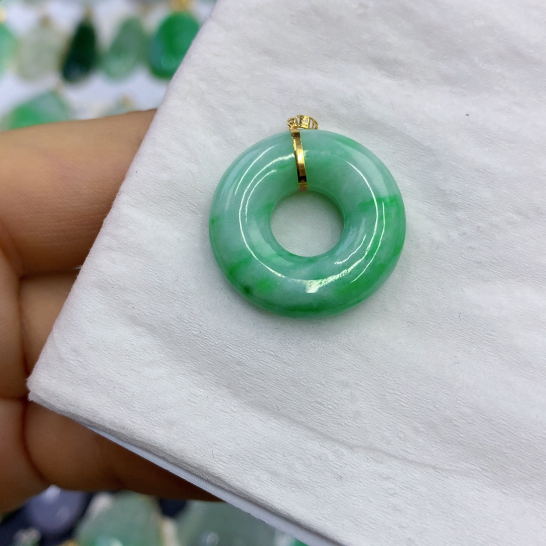 翡翠18K金镶嵌颈饰翡翠