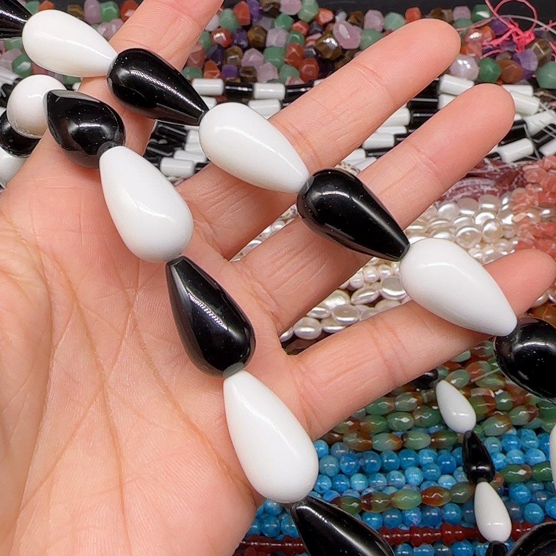 玛瑙/玉髓合金珠宝半成品黑白玛瑙水滴12-20mm一条