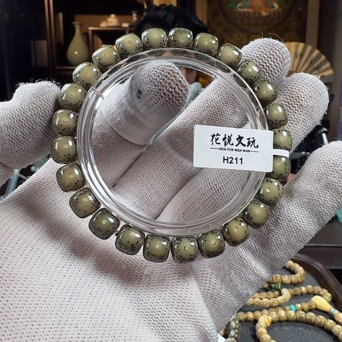 手串星月菩提9x8 绿糯冰月留白 H211