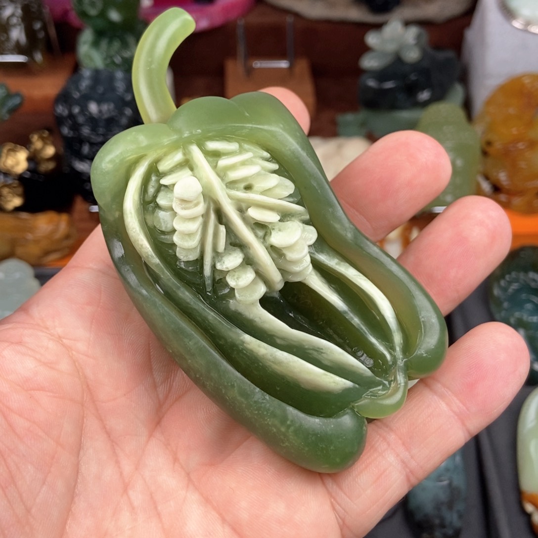 透闪石-蛇纹石玉手把未镶嵌方**旗