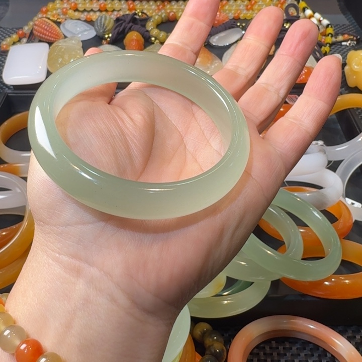 莲***石英质玉（金丝玉）未镶嵌手镯62