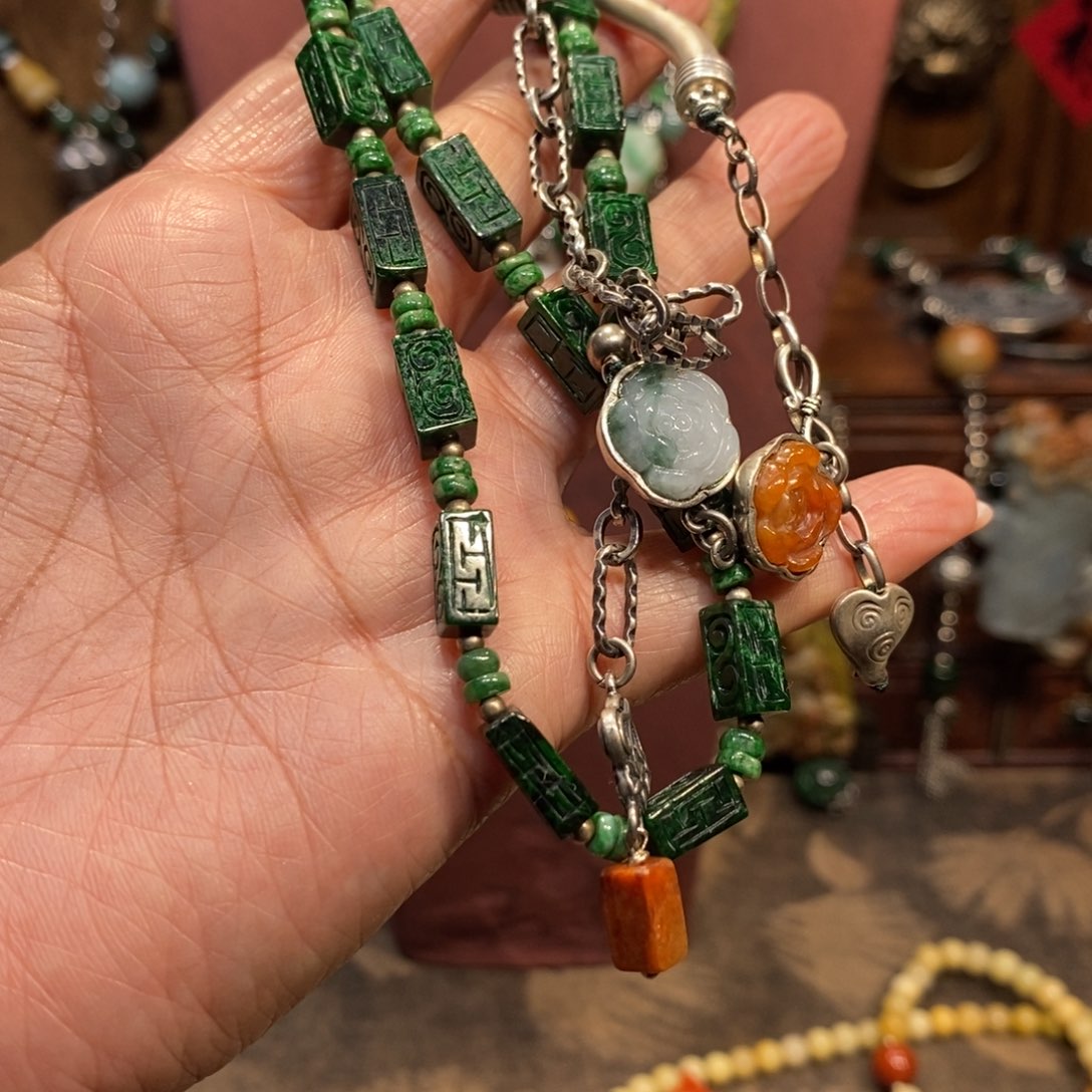 翡翠吊坠(赠链)未镶嵌