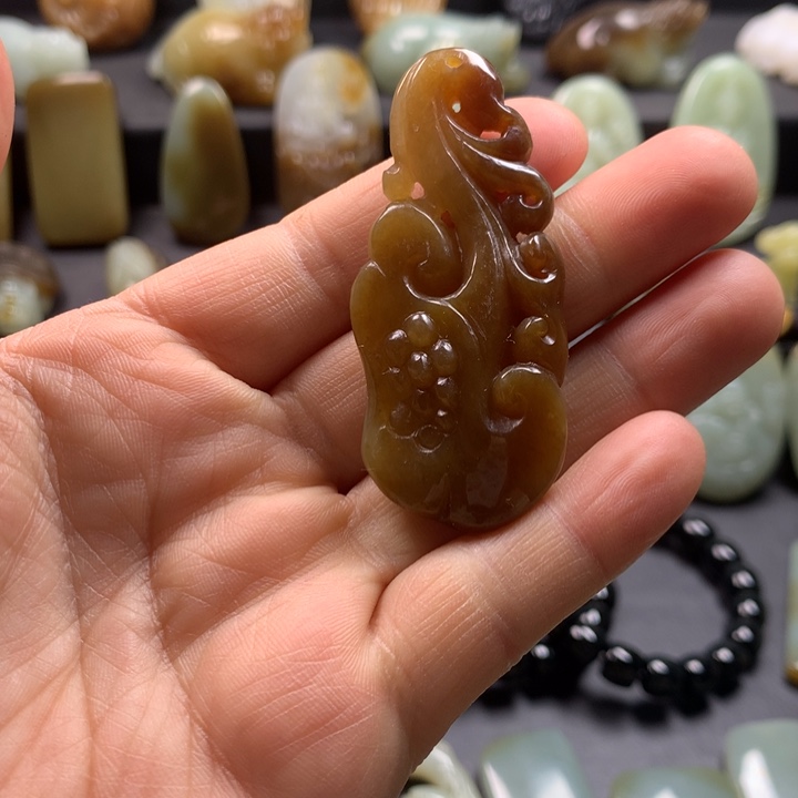 和田玉（糖玉）颈饰未镶嵌