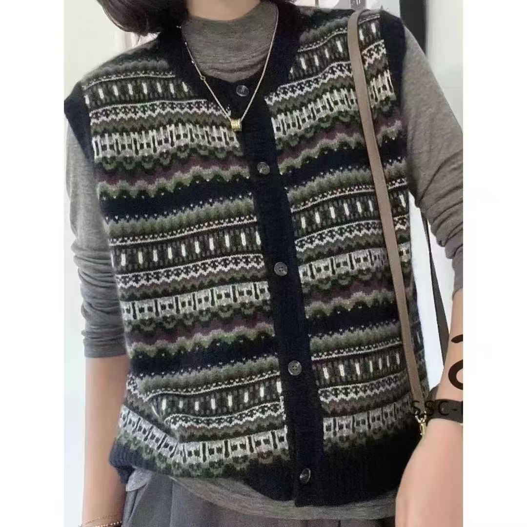 濮院25秋冬新款简约百搭休闲复古条纹设计感韩版显瘦遮肉马甲570