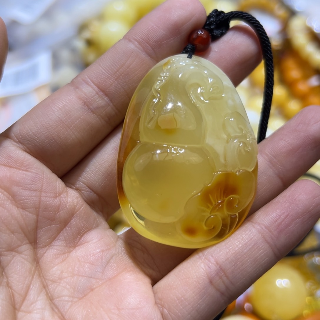 琥珀珠宝奇石未镶嵌