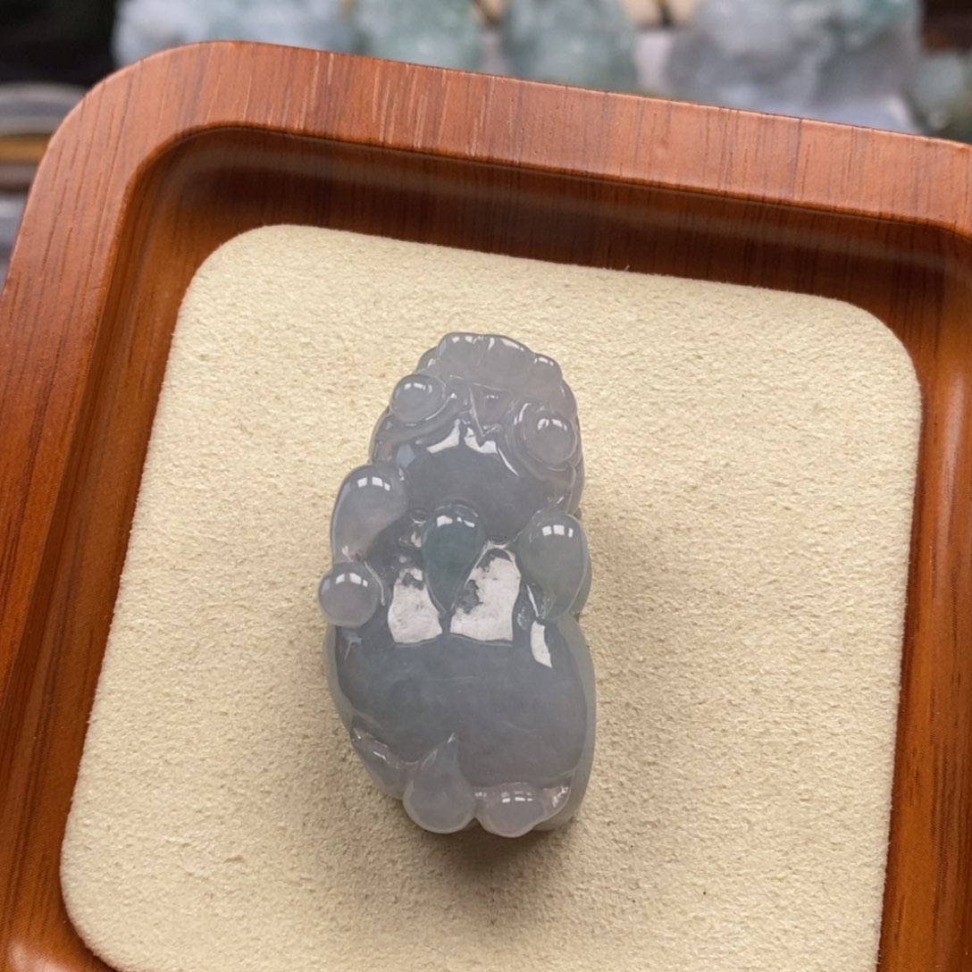 翡翠未镶嵌颈饰如意貔貅