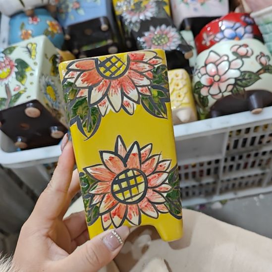 当场拍满15元发货不凑不发，花盆盆口不方不圆有针孔黑点是正常的，