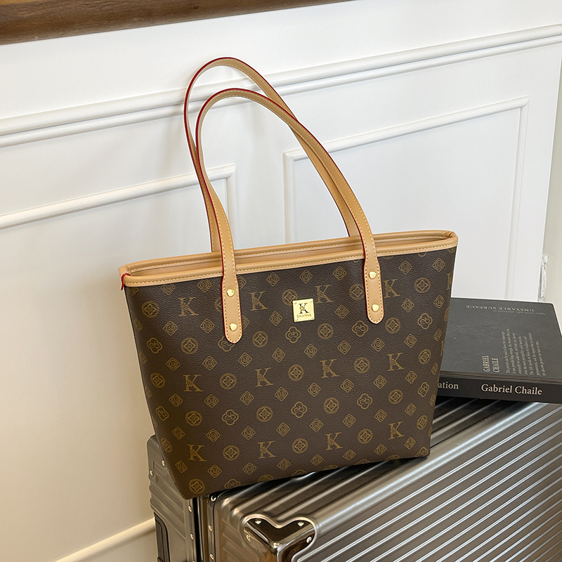 2025新款大容量通勤女包时尚韩版简约气质款百搭网红休闲单肩女包