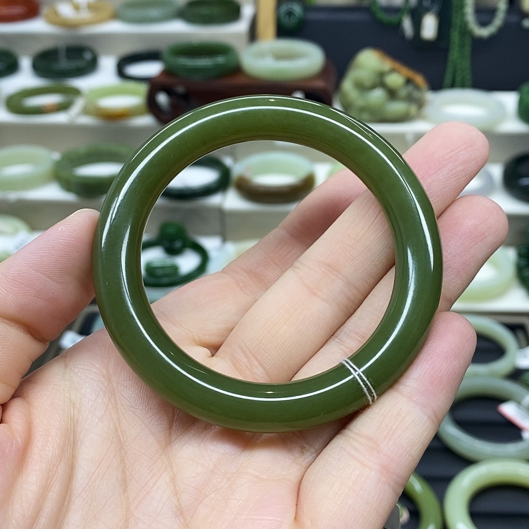 和田玉未镶嵌手镯