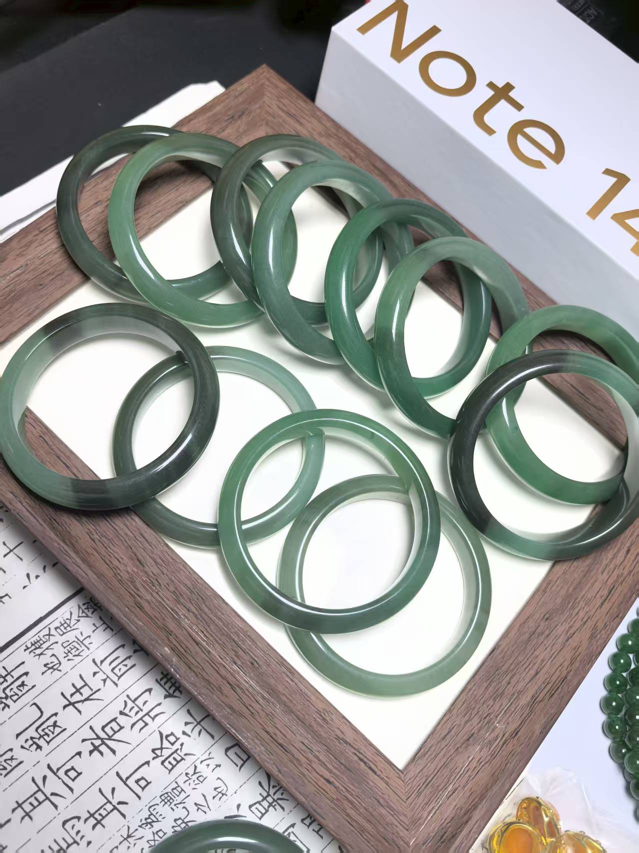 东陵玉青花老料正款手镯（有石纹水线色根色点，多样性发其一）