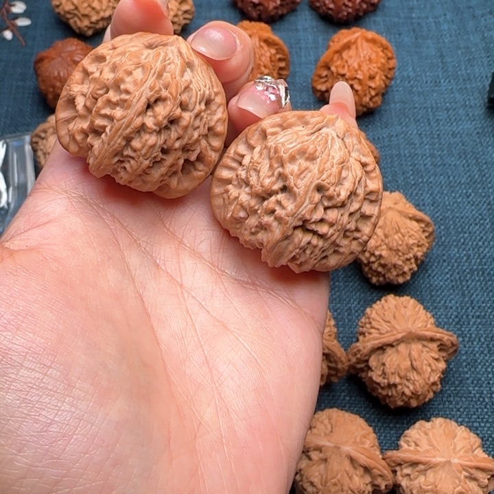 文玩核桃把件白狮子38