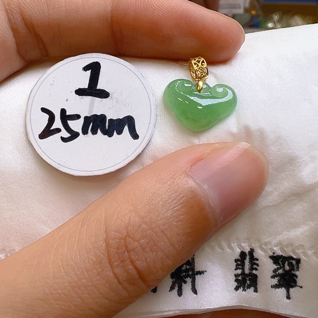 翡翠颈饰18K金镶嵌翡翠 