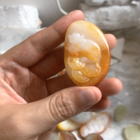 和田玉未镶嵌把件