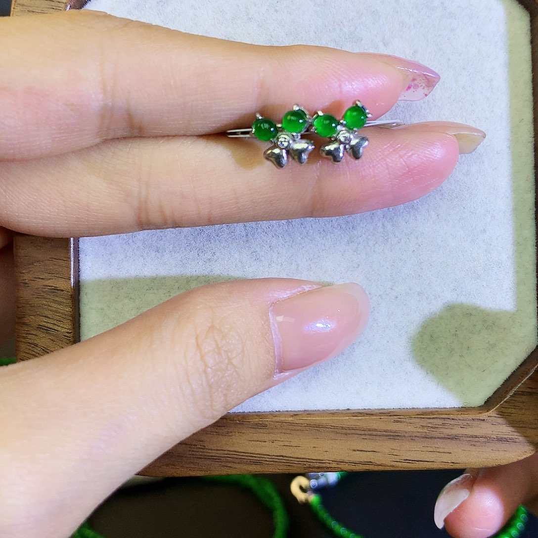 翡翠耳饰银S925镶嵌天然翡翠耳钉