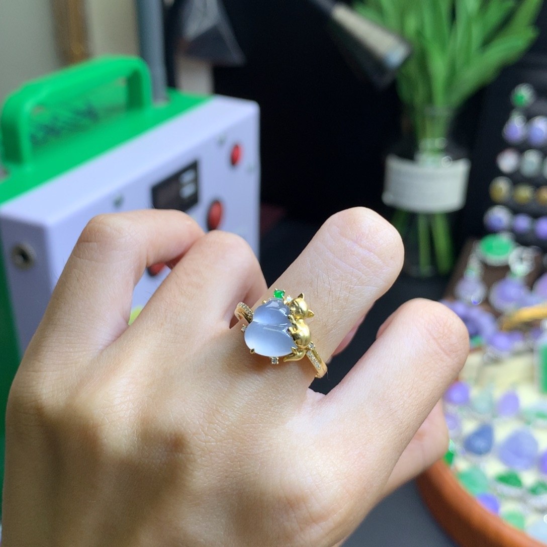 翡翠18K金镶嵌颈饰