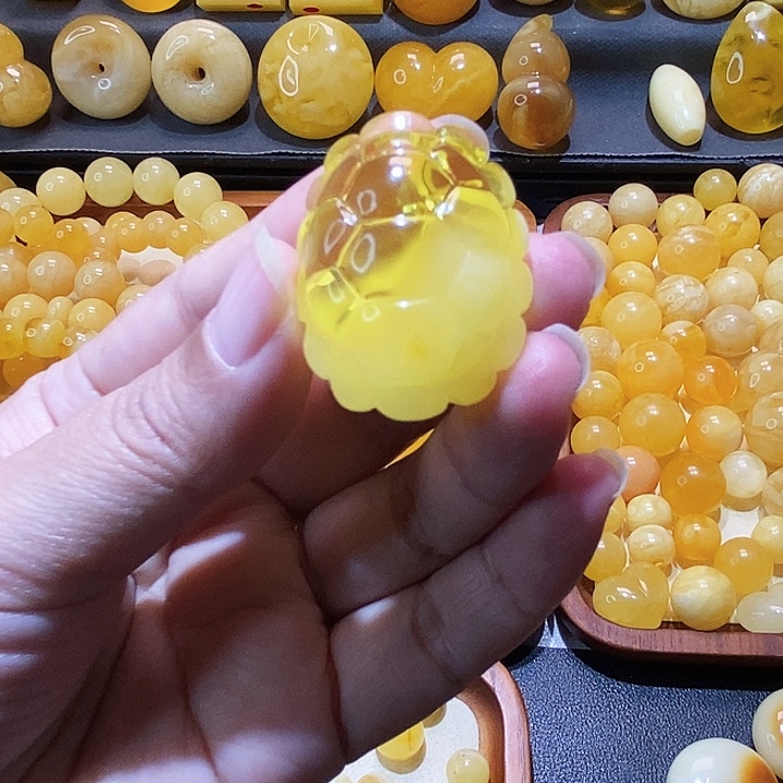 琥珀未镶嵌颈饰天然蜜蜡