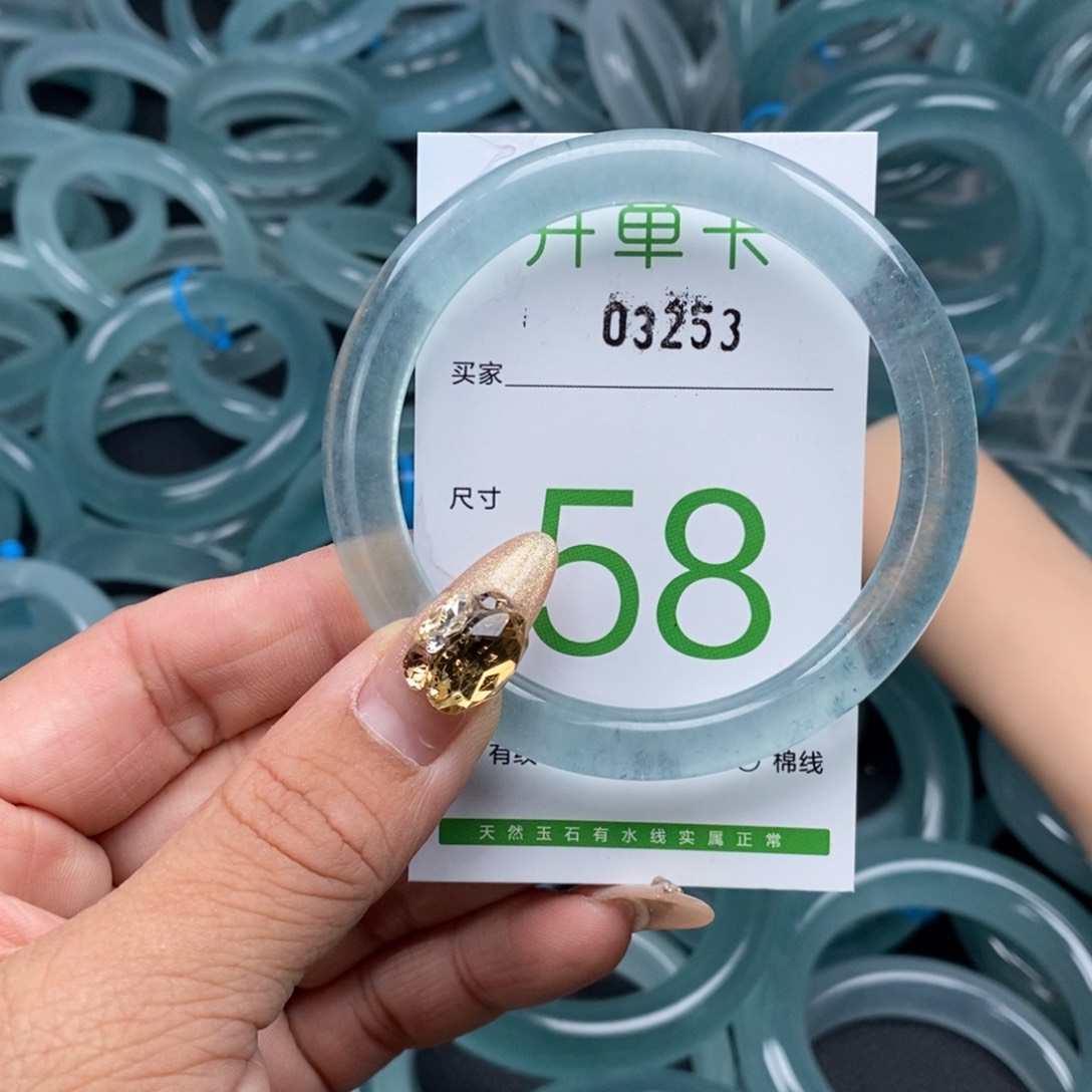 石英质玉手镯未镶嵌