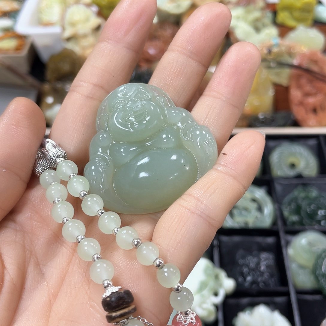 蛇纹石玉颈饰未镶嵌