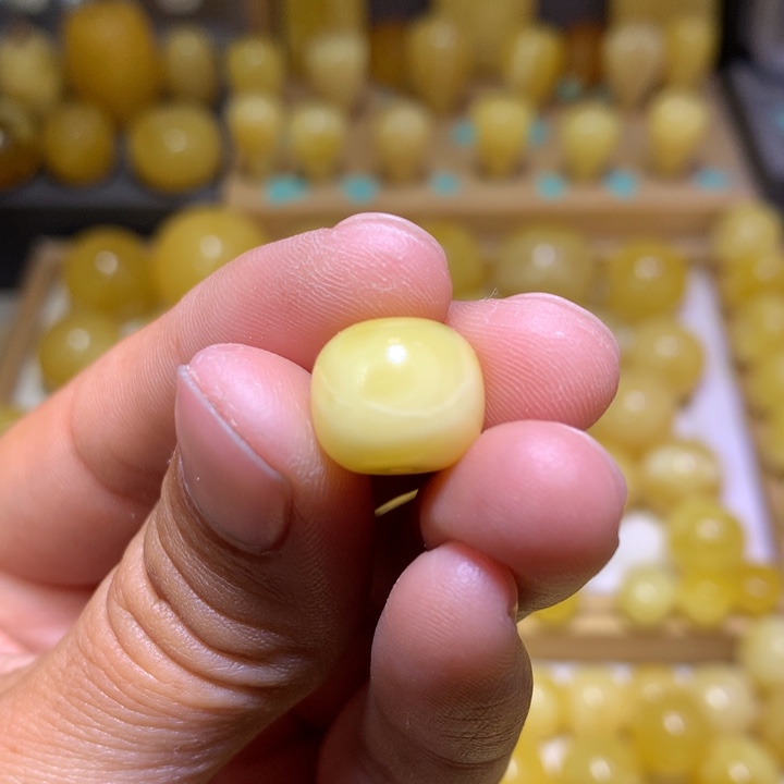 蜜蜡裸石未镶嵌鹤*天然俄料浓蜡金白溶洞老型12.4