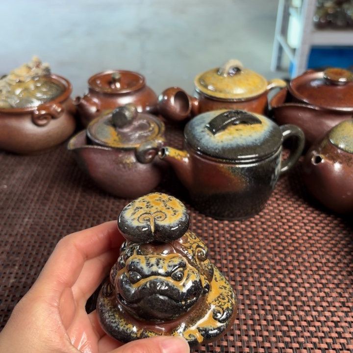 紫砂茶杯金花盖只