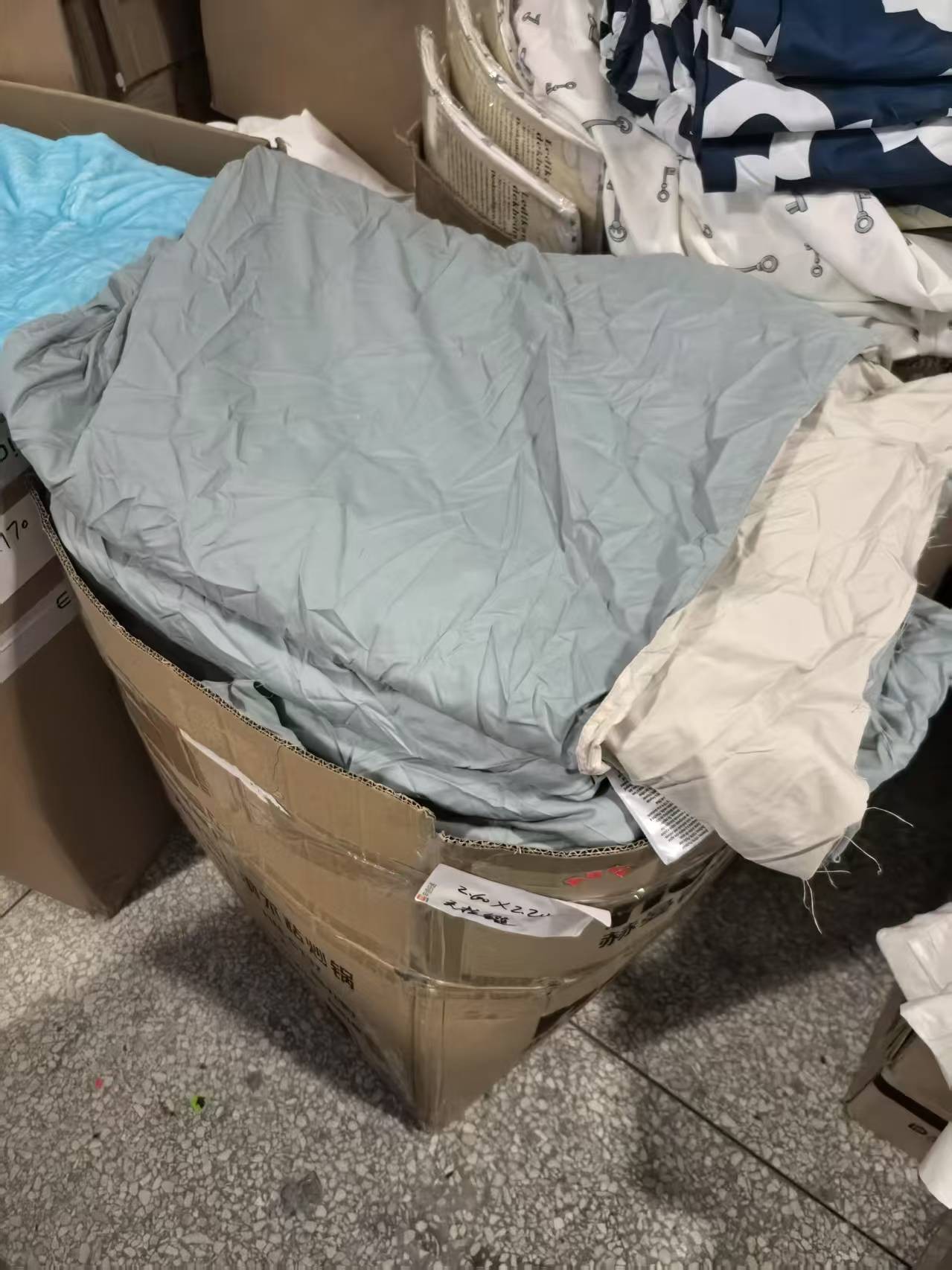 《厚广家》3楼220×260杂款化纤无拉链被套 发1张 不挑款